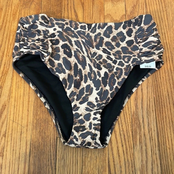 Bar III Beach Cheetah Printed High Rise Shirred sides Bikini Bottoms size M NWT - Picture 1 of 5